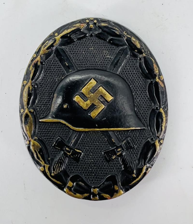 Wounded Badge in black L11