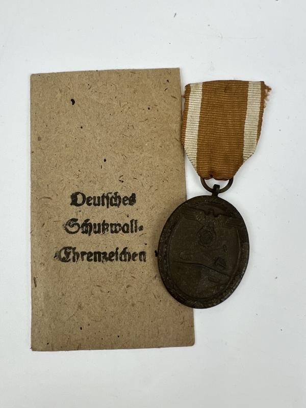 Deutsches Schutzwall-Ehrenzeichen with bag