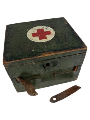 S.M.I 35 box - reused as verbandkasten