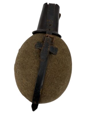 1942 Canteen with rare bakelite Cherry brown cup